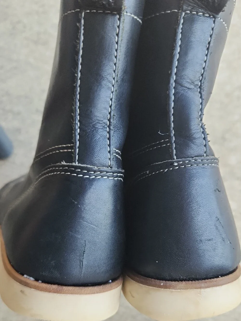 SEBAGO Black Leather Chukka Boots with Contrast Stitching